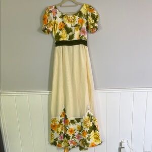 Vintage Floral Maxi Dress with Puff Sleeves XS/ small
